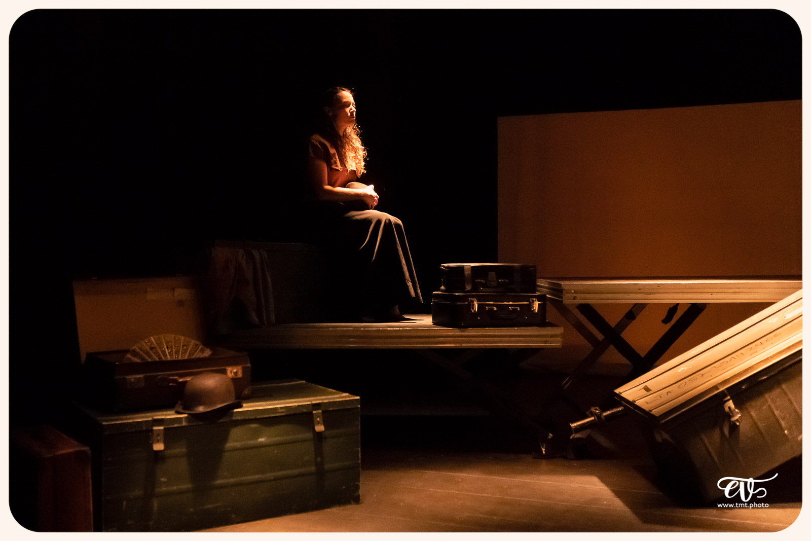 LA MESNIE H. - UN JOUR D'ÉTÉ